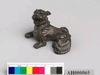 藏品(銅製臥虎像)的圖片